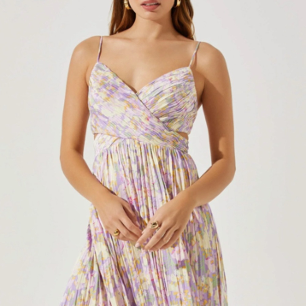 ASTR The Label pleated twist bust midi dress - Picture 3 of 3